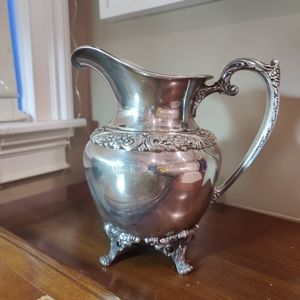 1847 Rogers Bros Heritage Water Pitcher